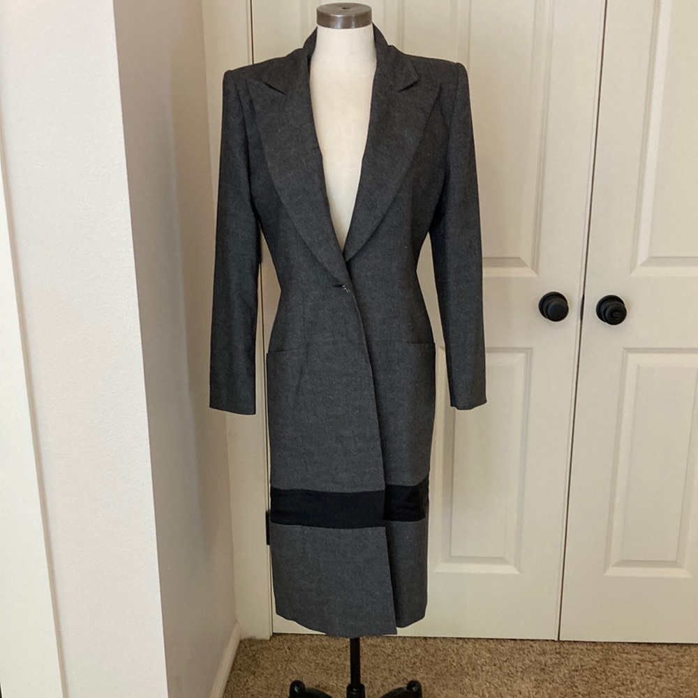 Exquisite Givenchy Coat size 40 very rare
